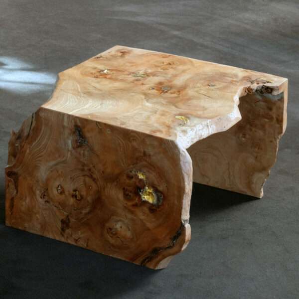 Table basse en bois massif. Orme ramageux. Meuble design, unique et originale. Table sur mesure. Décoration d'intérieur