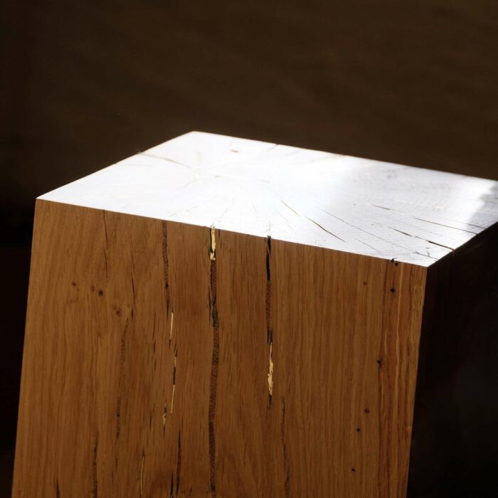 Cube en bois en Chêne massif. Tabouret, bloc, assise. Meuble original, design et unique sur mesure. Décoration d'intérieur