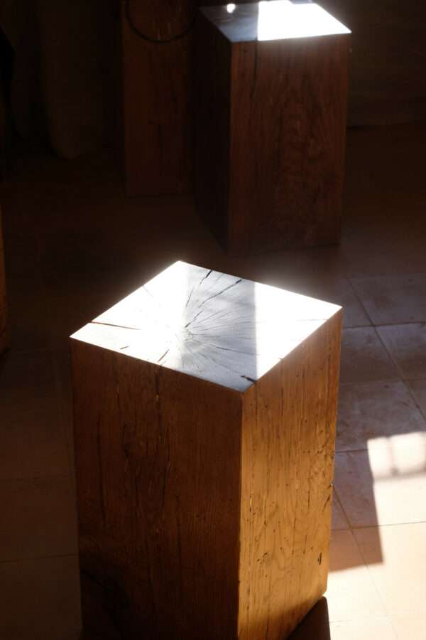 Cube en bois en Chêne massif. Tabouret, bloc, assise. Meuble original, design et unique sur mesure. Décoration d'intérieur