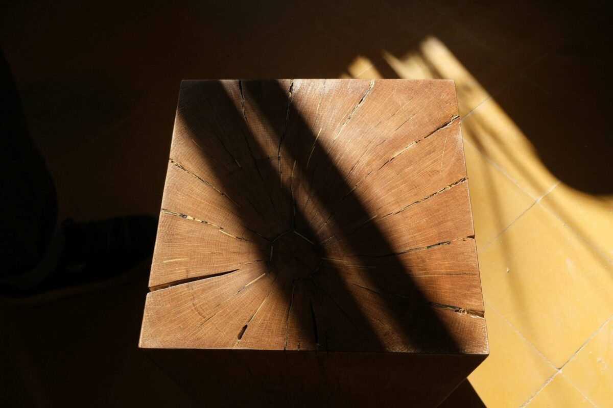 Cube en bois en Chêne massif. Tabouret, bloc, assise. Meuble original, design et unique sur mesure. Décoration d'intérieur