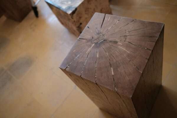 Cube en bois en Chêne massif. Tabouret, bloc, assise. Meuble original, design et unique sur mesure. Décoration d'intérieur