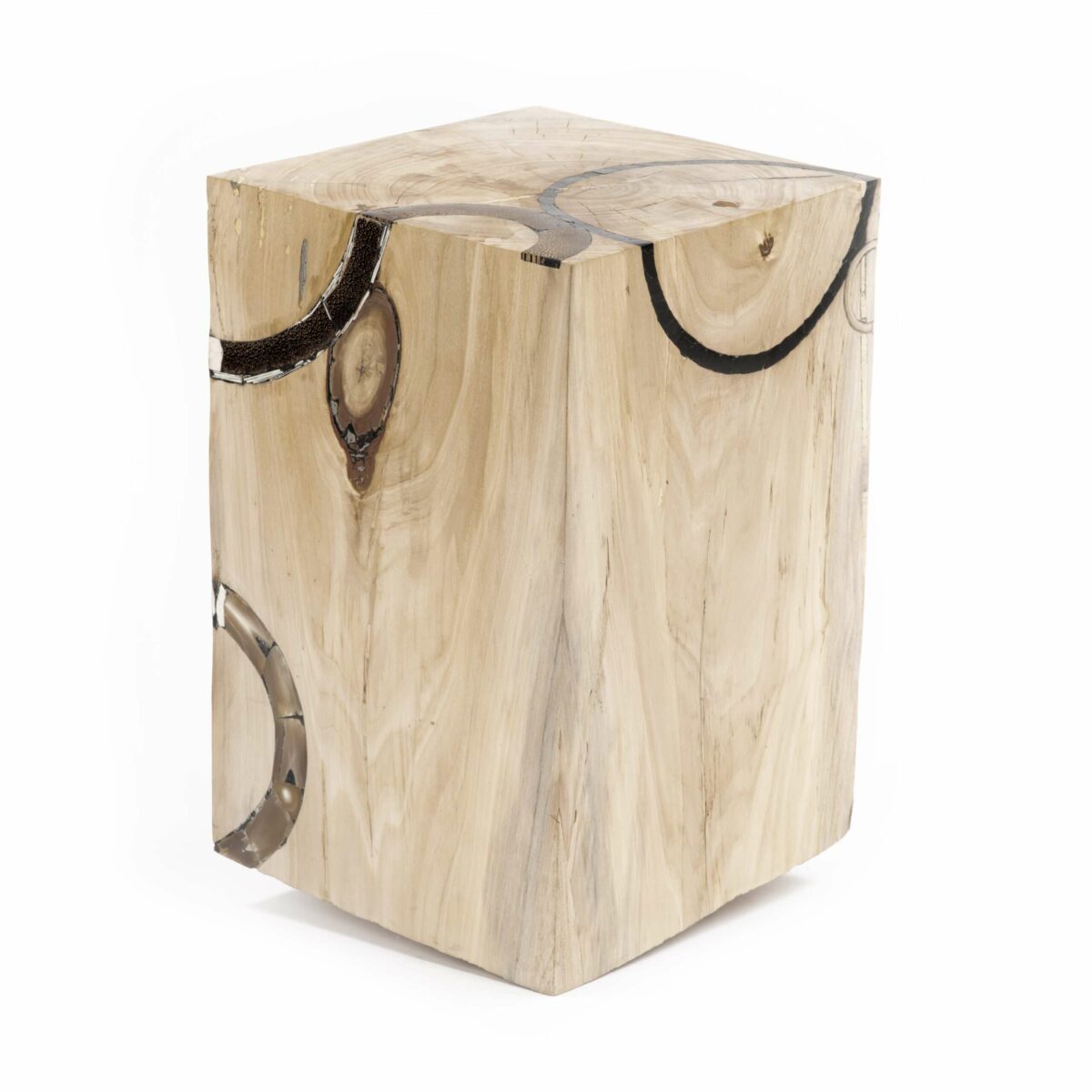 Cube en bois en Peuplier massif. Tabouret, bloc, assise. Meuble original, design et unique sur mesure. Décoration d'intérieur