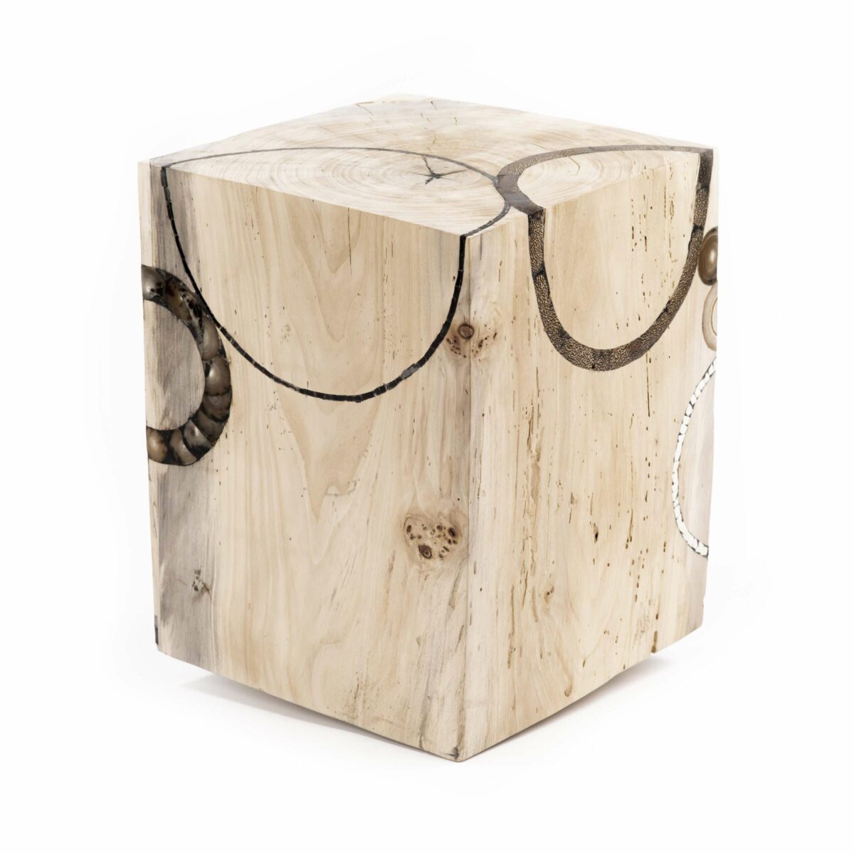 Cube en bois en Peuplier massif. Tabouret, bloc, assise. Meuble original, design et unique sur mesure. Décoration d'intérieur