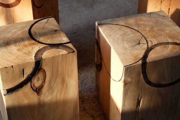 Cube en bois en Peuplier massif. Tabouret, bloc, assise. Meuble original, design et unique sur mesure. Décoration d'intérieur