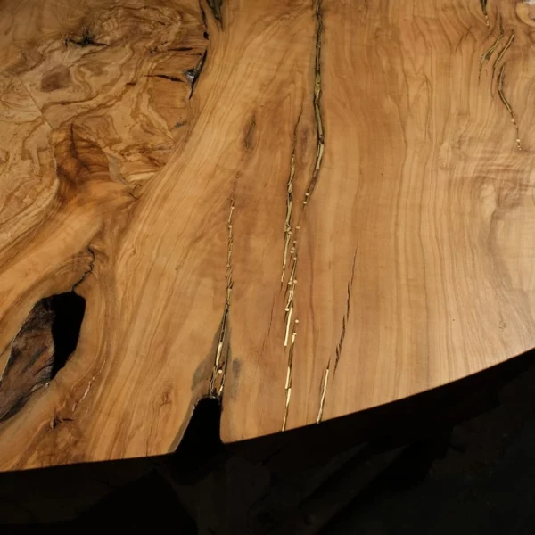 Table en olivier millénaire, aux grande dimensions, oeuvre unique et originale incrusté de laiton table en bois massif, design, unique originale