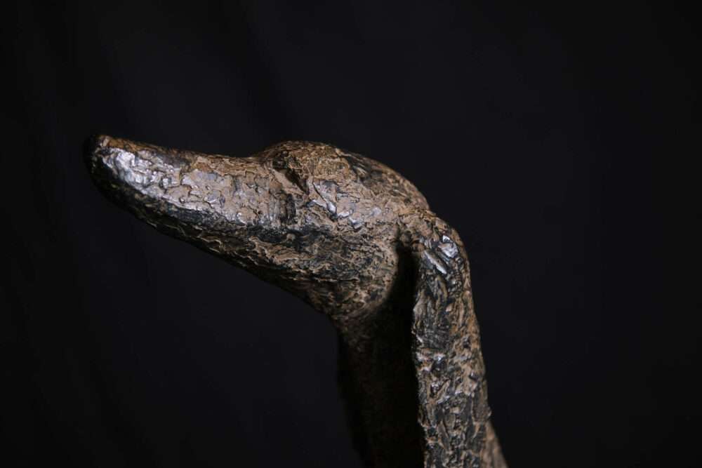 Lévrier Zeus, sculpture en Bronze de l'artiste Sylvie Mangaud hauteur 112 cm Oeuvre d'art