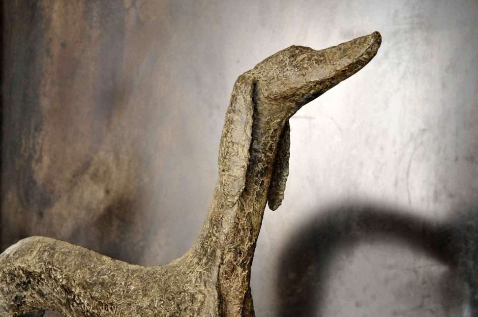 Lévrier Zeus, sculpture en Bronze de l'artiste Sylvie Mangaud hauteur 118 cm Oeuvre d'art
