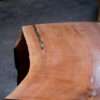 Bureau / Console / Table en merisier d'un seul tenant incrusté de laiton. bois massif, design, unique et original